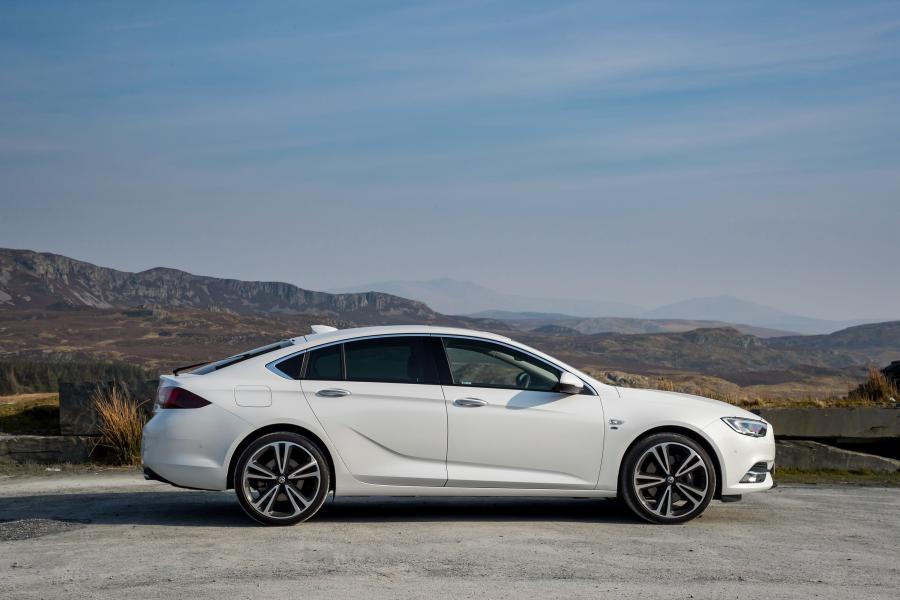  Vauxhall Insignia Grand Sport Turbo 4x4 2017 года  (фото 33 из 41)